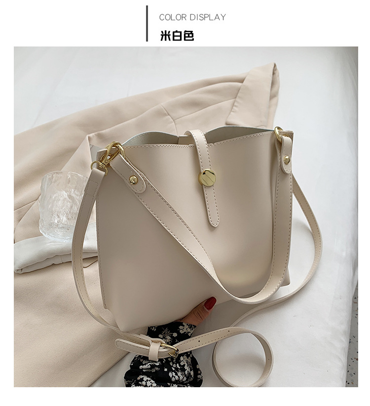 Lumière De Luxe Souple En Cuir Seau Sac Grande Capacité Totes 2021 Nouveau À La Mode Simple Épaule Messenger Sac Pour Femmes D'été display picture 14