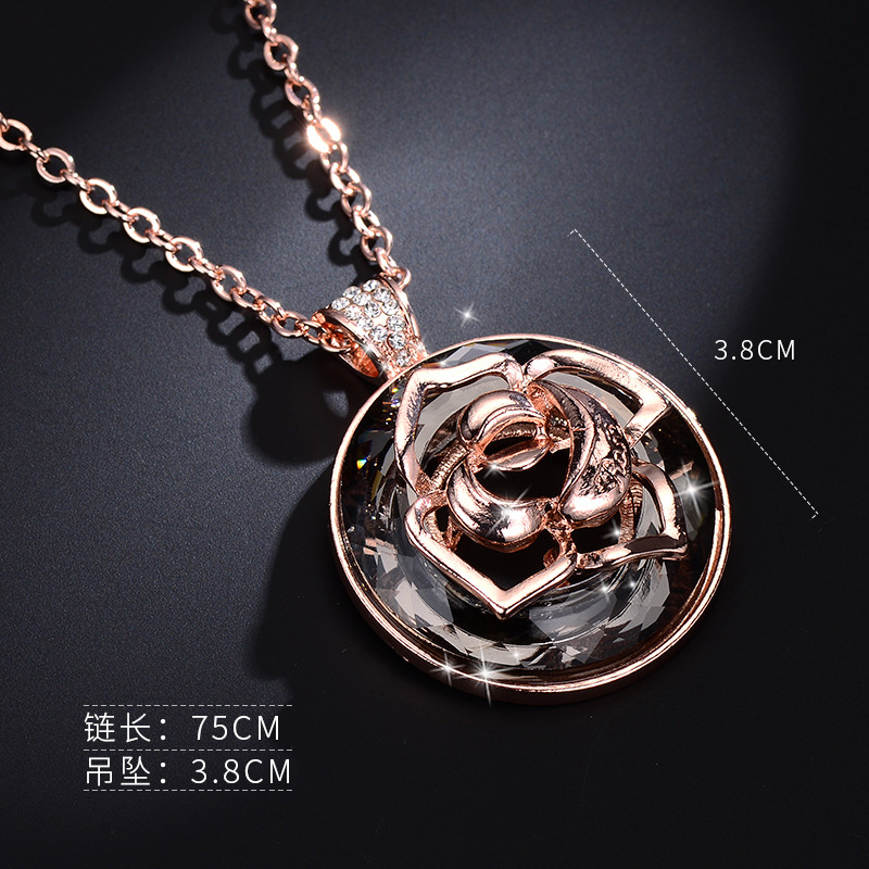 Cadena para suéter con diseño de flor de rosa para mujer, versátil, de alta gama, a la moda, de lujo ligero, cadena larga para suéter de otoño e invierno, accesorios de moda al por mayor.