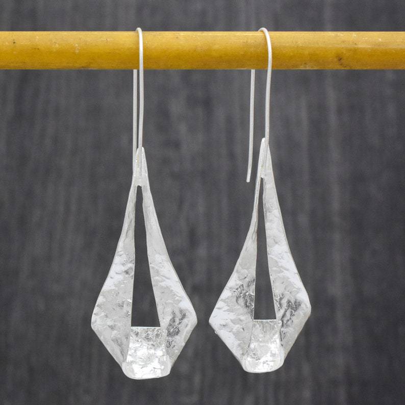 1 Paar Eenvoudige Stijl Geometrisch Patroon Effen Kleur Galvaniseren Zinklegering Oorbellen Laten Vallen display picture 3