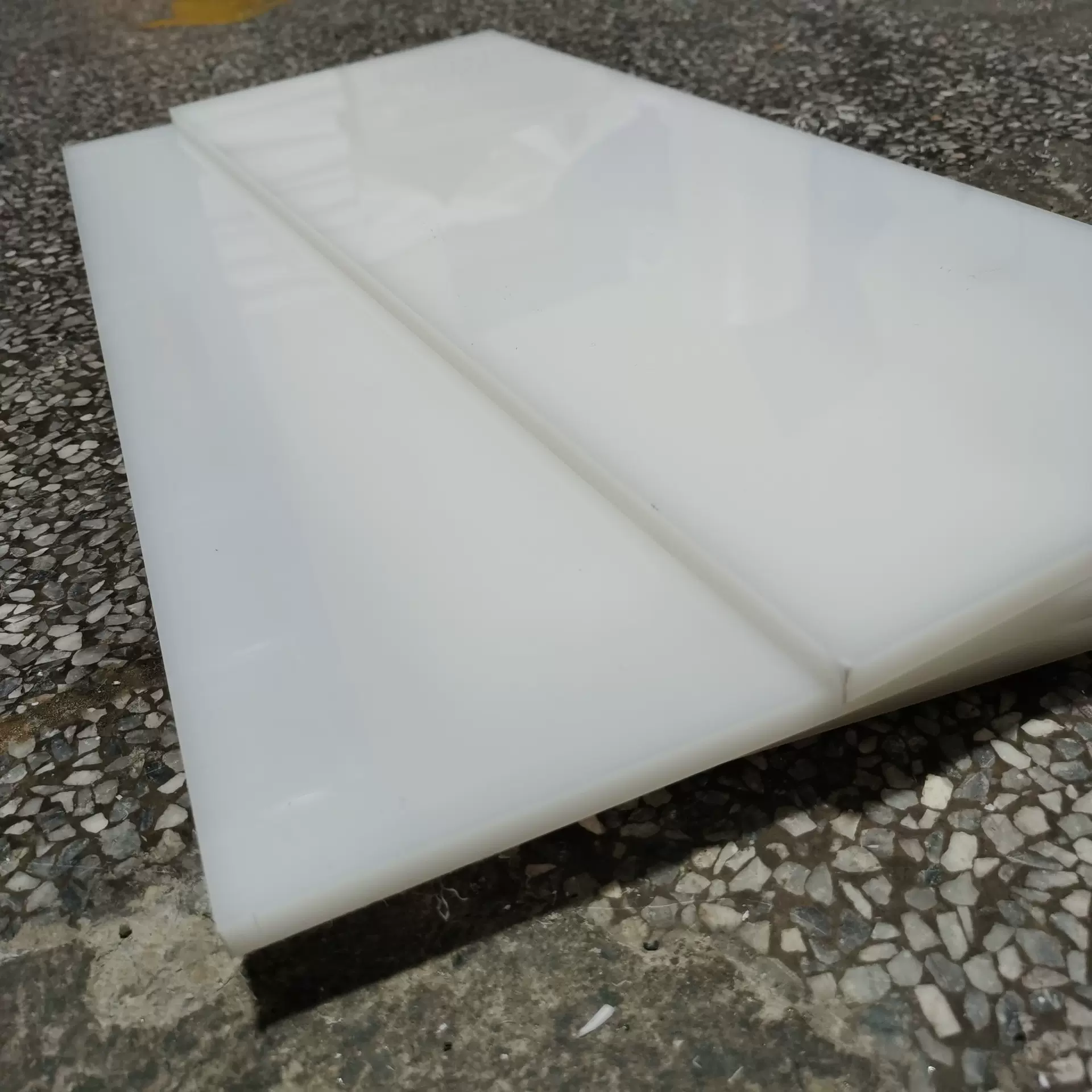 白色PP板加工冲床胶板聚丙烯塑料板灰色阻燃板PE猪肉防水硬胶垫板