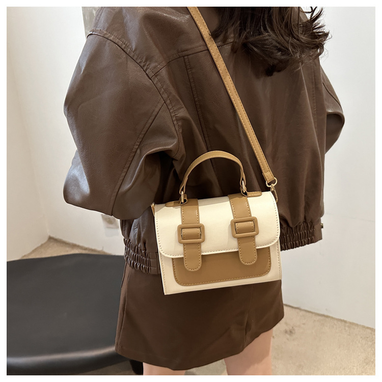 A new 2024 trendy and retro single-shoulder crossbody small square bag for girls, a niche British-style handbag undefined