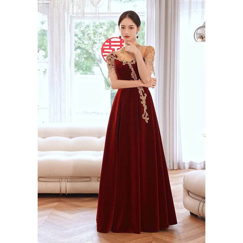 Vestido de novia estilo chino de terciopelo, nuevo estilo 2025, vestido de novia para mujeres pequeñas, vestido de compromiso de otoño y verano, sencillo y elegante.