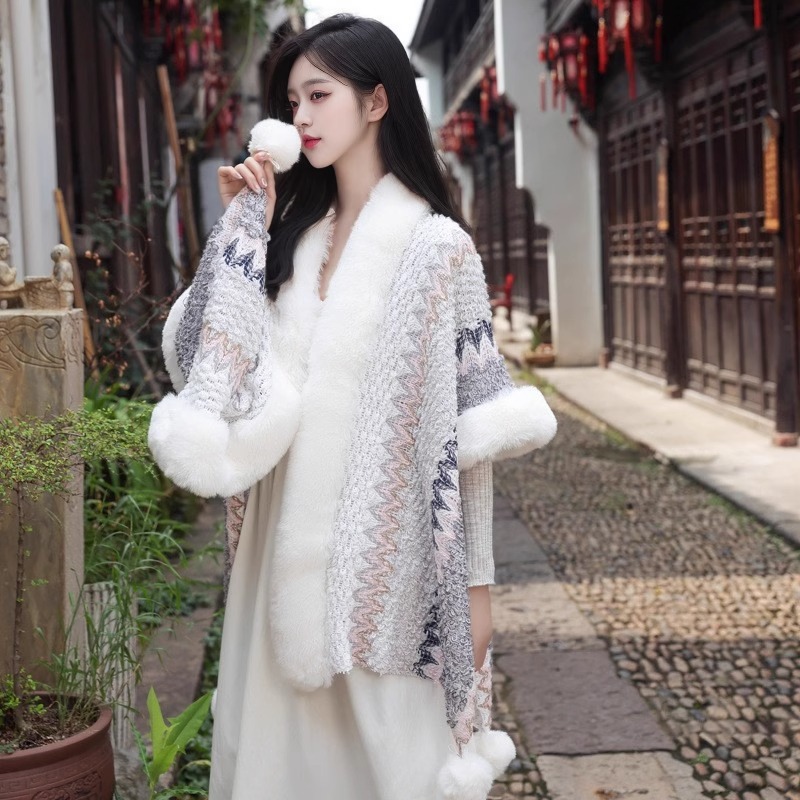 丽江大理旅游披肩民族风斗篷披风外套女西藏草原旅行穿搭拍照服装