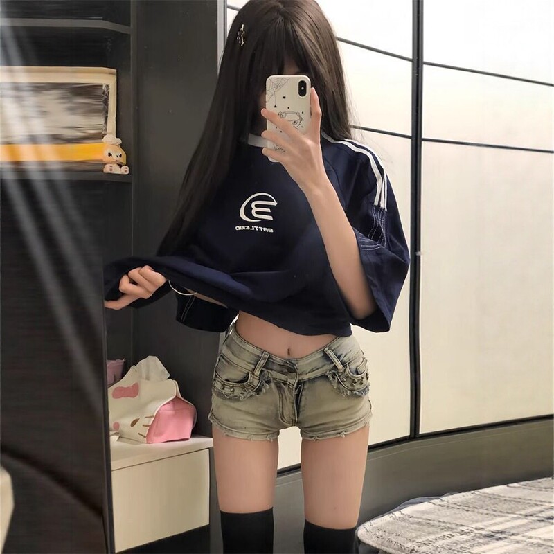 Low-Waist Slim-Fit Hot Girl Denim Shorts for Women, New Summer Style, Versatile Hot Pants, Retro Washed and Distressed Style Low-Waist Slim-Fit Hot Girl Denim Shorts for Women, New Summer Style, Versatile Hot Pants, Retro Washed and Distressed Style