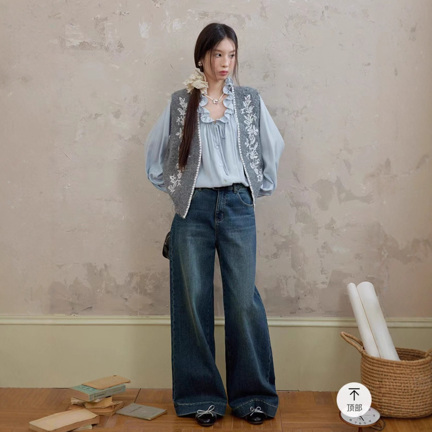 Petite New Chinese Style Heavy Embroidery Knitted Vest for Women 2025 Summer Short Artistic Retro Sleeveless Vest