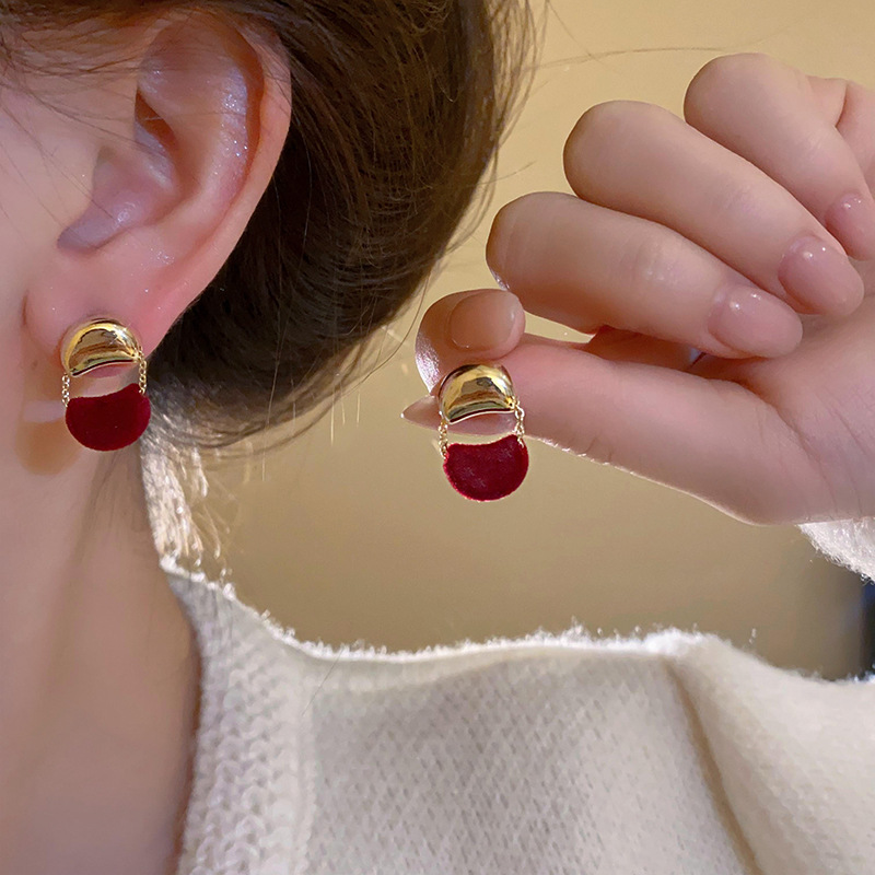 Pendientes de mariposa de diamantes de lujo ligero francés de aguja de plata Pendientes de cercanías simples y versátiles de nicho Pendientes de sentido avanzado para mujer