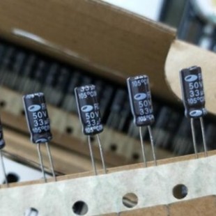 SAMWHA three and electrolytic capacitor RD50v33uf 05*11 plug-in capacitor in stock original genuine goods