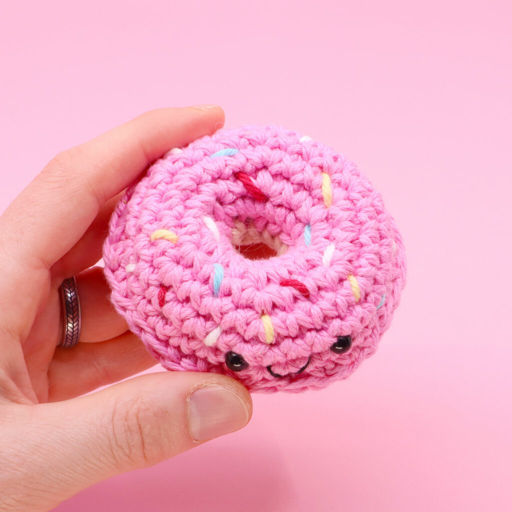 07_Donuts_pink_square-1024x102