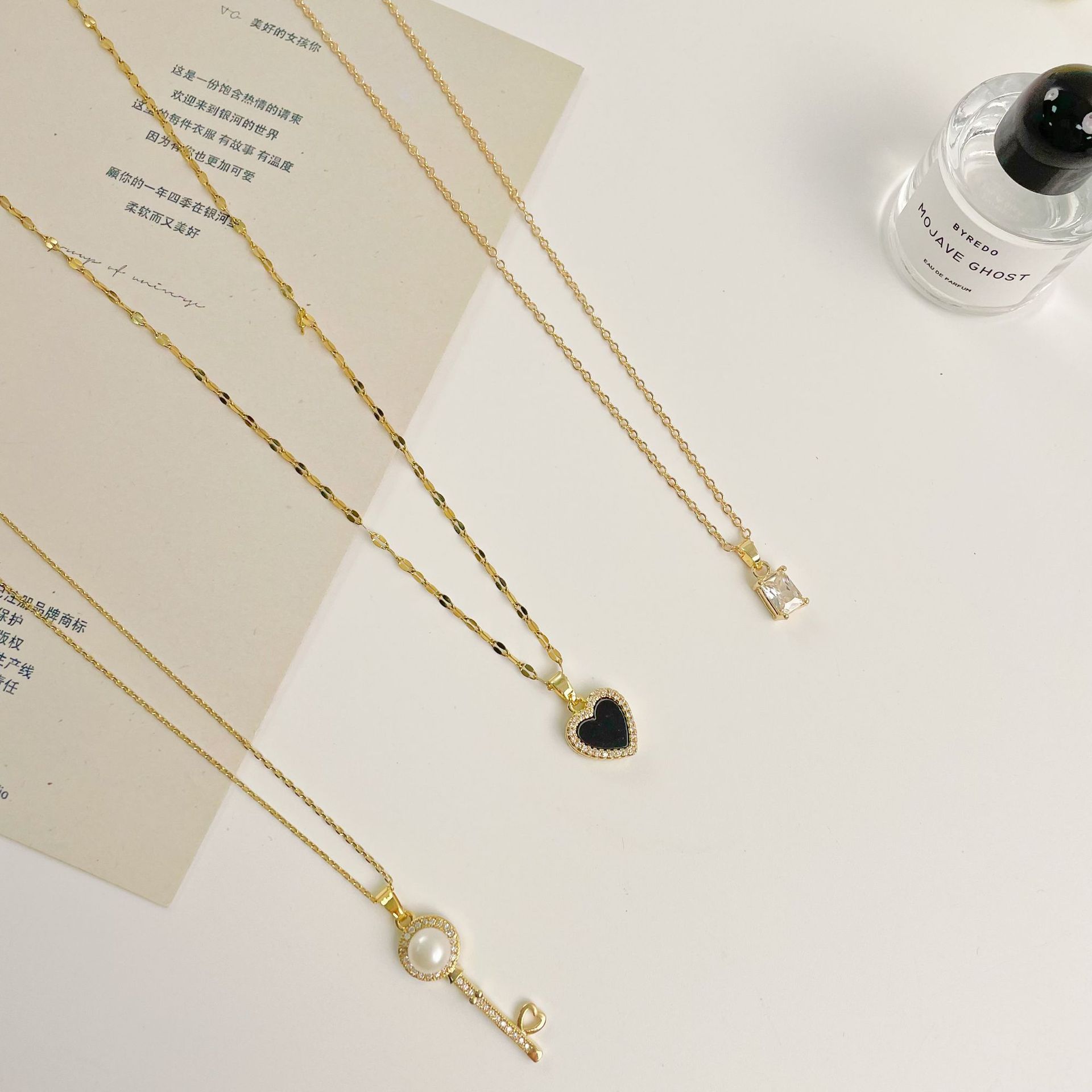 Fashion Round Rainbow Heart Shape Alloy Copper Plating Inlay Rhinestones Opal Shell Pendant Necklace