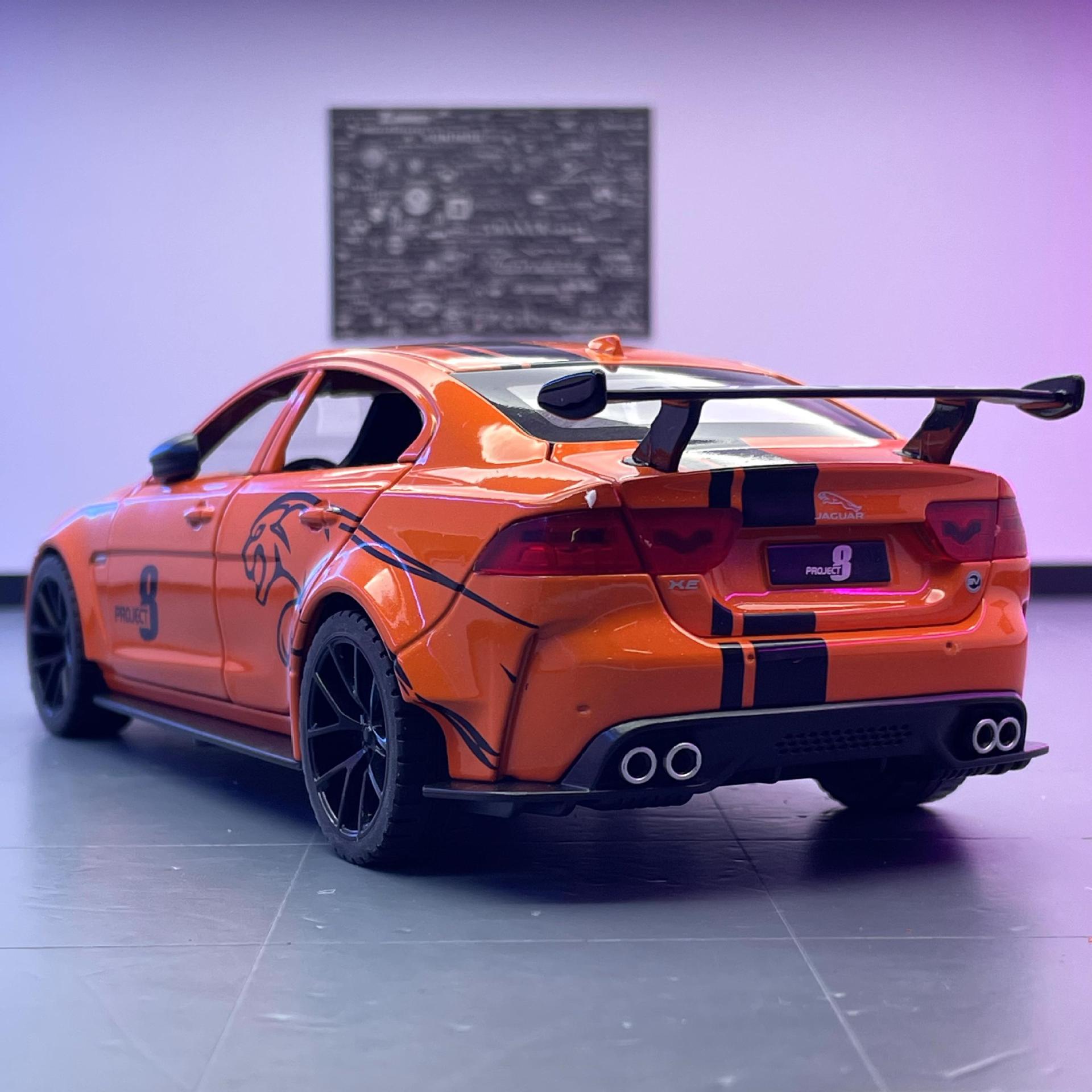 Qiyi Alloy Car Model 1:24 Jaguar XESVProject8 Retraction Sound Light Car Model Juguete Decoración Regalo