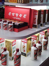 j8展厅中岛柜展台发光化妆品展示台网红鞋包展示架市场多层包邮g3