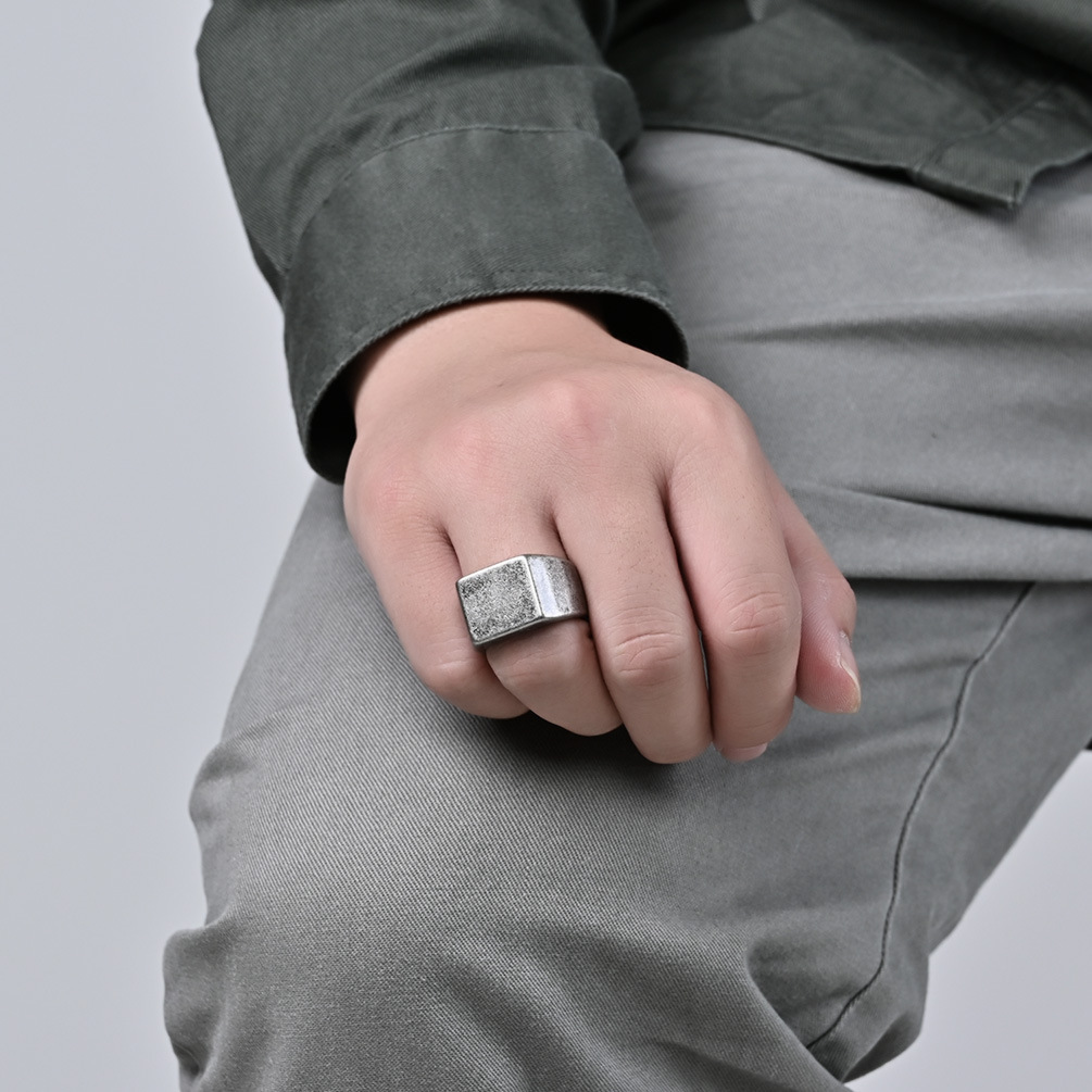 Fashion Simple Glossy Men Distressed Antique Silver Stainless Steel Thumb Ring display picture 5