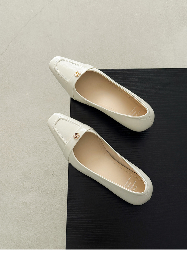 Giày cao gót nữ mũi nhọn cổ điển, gót thô vừa, họa tiết hoa sơn trà, dáng slip-on — đen chi tiết 20