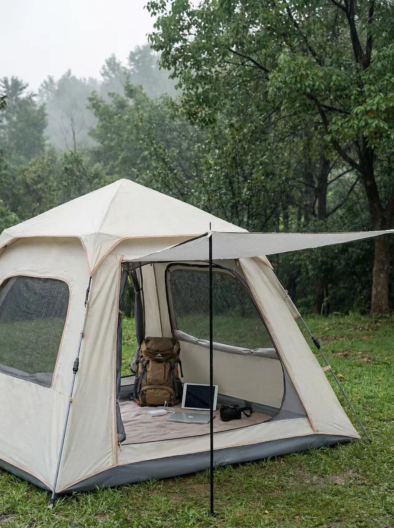 Custom-made outdoor camping tent for 3-5 people, featuring a fully automatic, one-second setup, sun protection, rain protection, and a double-layered, four-corner design