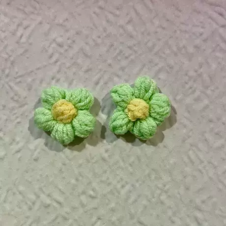 Small puff-light green yellow heart
