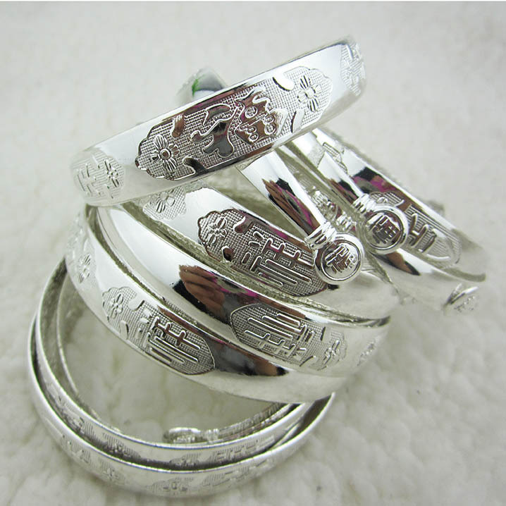 A016D pulsera de plata de imitación + dos yuanes tienda de necesidades diarias dos yuanes tienda Yiwu grandes almacenes Yiwu pequeña mercancía al por mayor