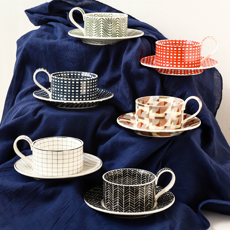 Classic Exquisite Geometric Plaid High Handle Ceramic Coffee Cup and Saucer Simple Style Fashionable Afternoon Tea Cup and Saucer suit