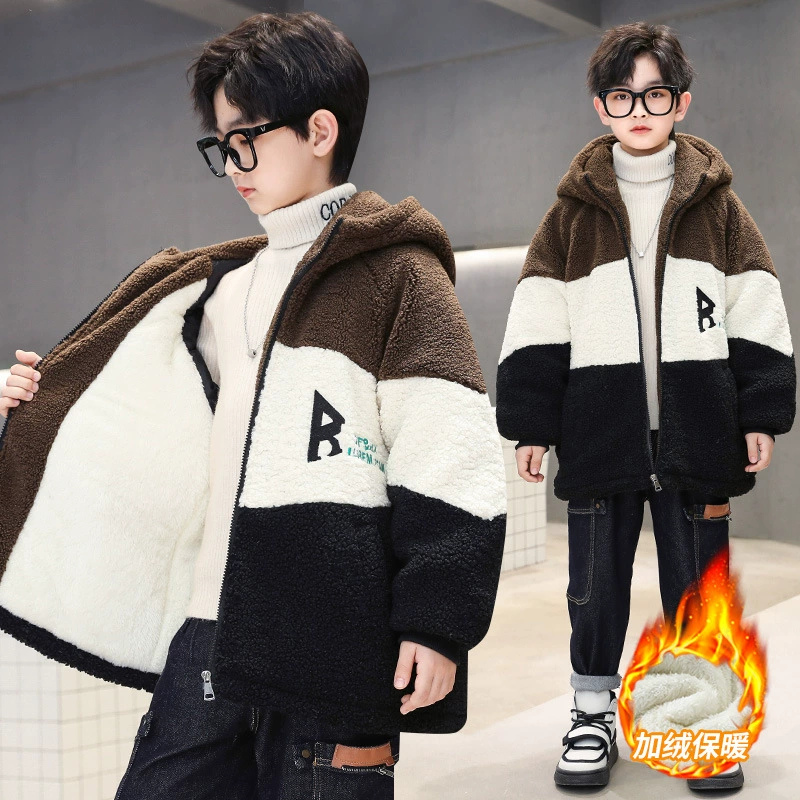 Детская осенне-зимняя куртка 2025 года, новая модель, для детей среднего и старшего возраста, на флисовой подкладке, утолщенная, из овечьей шерсти, стильный и модный зимний свитер для детей.