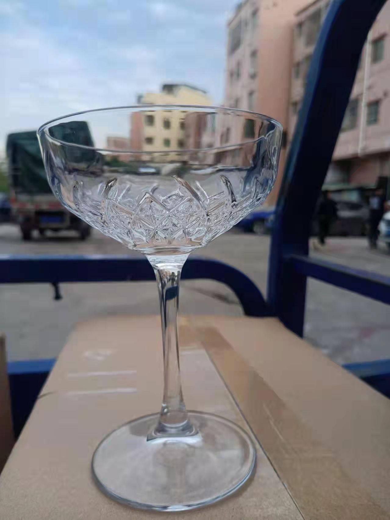 Copa de vidrio a rayas de estilo europeo taza de cóctel de noche helado postre Copa acampanada Martini Net copa de vino tinto