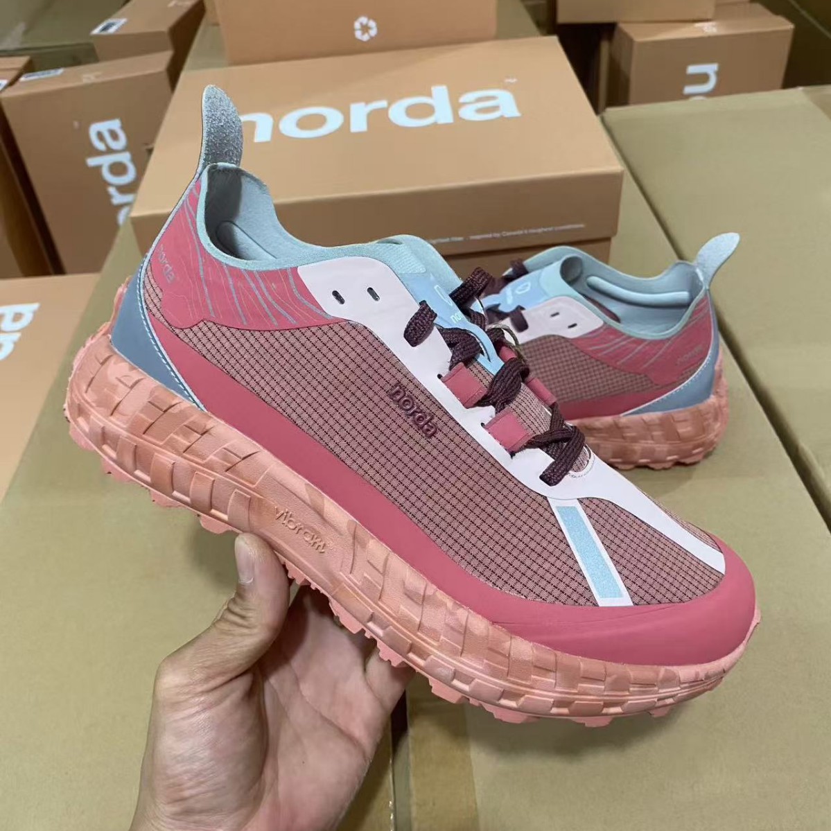 Norda 001 zapatos de montaña de empresa transfronteriza, zapatos de correr de altura baja para hombres y mujeres