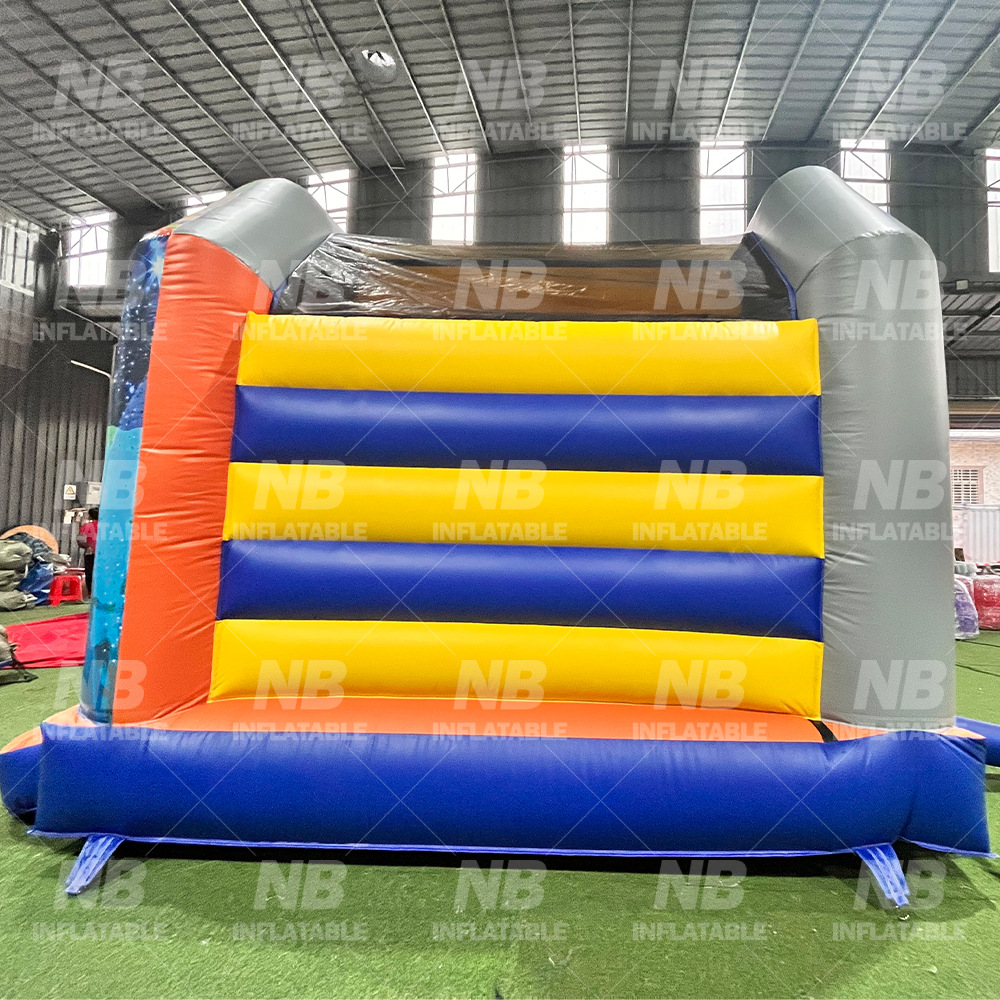 Pequeño castillo infláble para niños en interiores y exteriores plaza parque parque de juegos equipos de cabina deslizante cama de salto fuerte traviesos