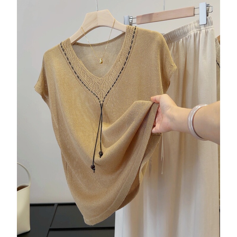 French-Style Hollow-Out V-Neck Short-Sleeve Knit Top for Women, New Summer Thin Design, Loose Fit, Slimming, Stylish and Fashionable Top French-Style Hollow-Out V-Neck Short-Sleeve Knit Top for Women, New Summer Thin Design, Loose Fit, Slimming, Stylish and Fashionable Top