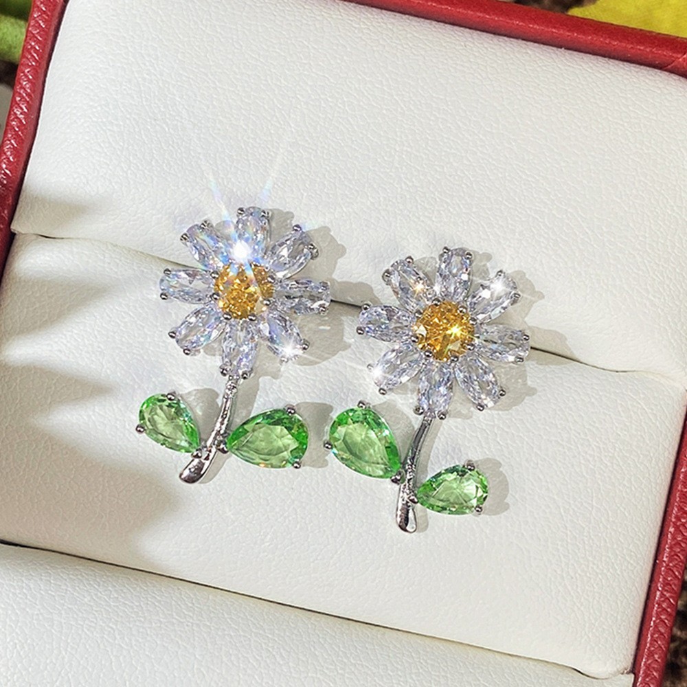 Daisy Pattern Women's Gender 1 Pair Simple Style Shiny Daisy Inlay Copper Zircon Ear Studs