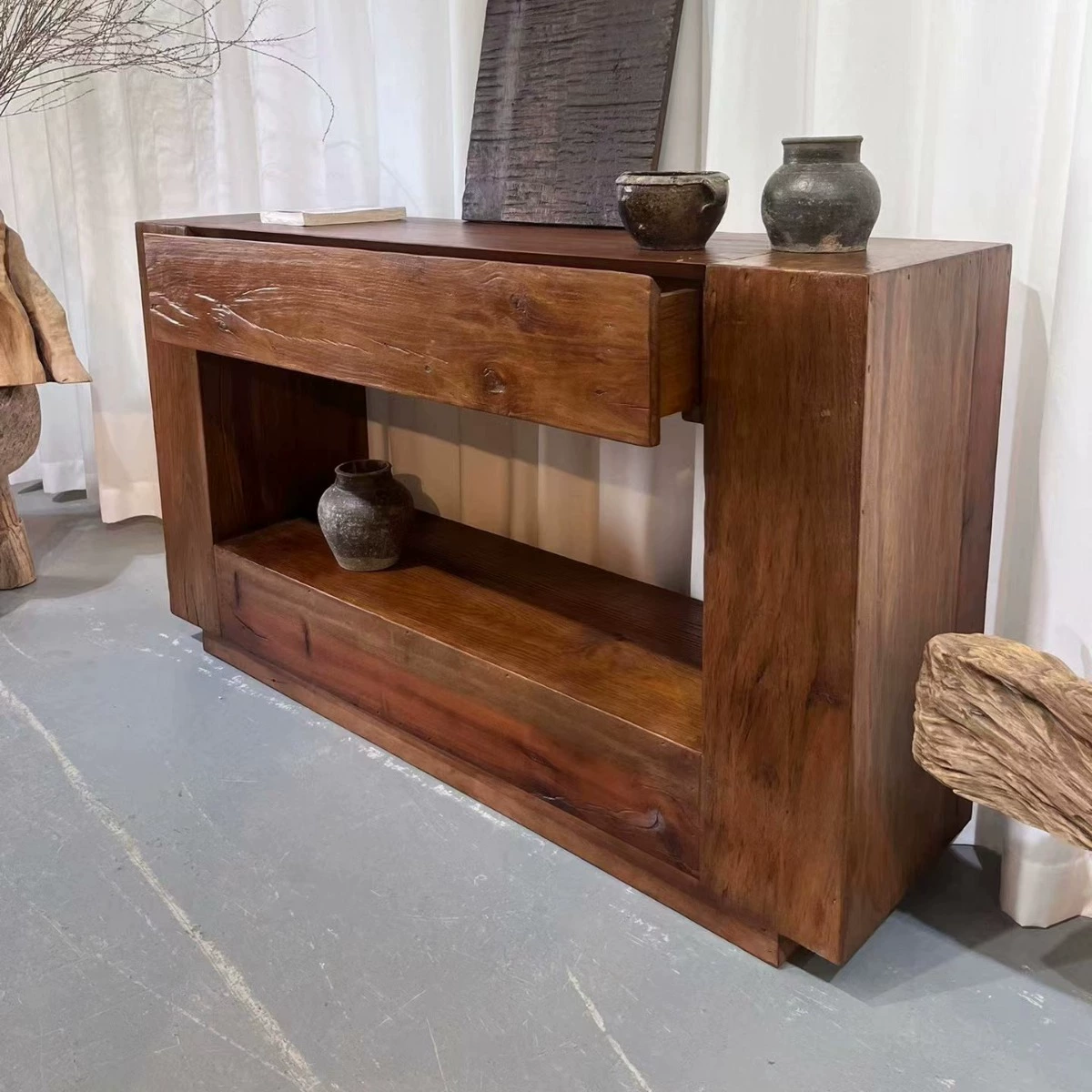 Стол в стиле ваби-саби из старого дуба для прихожей, тумба под телевизор для гостиной, настенный буфет из массива дерева с ящиками, шкаф для хранения, буфет для гостевой комнаты.