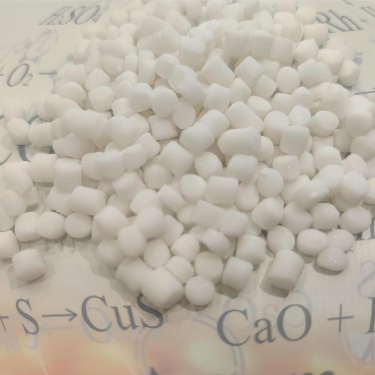 厂家直销BIPB-40GE无味交联助剂易分散减轻重量白色母粒