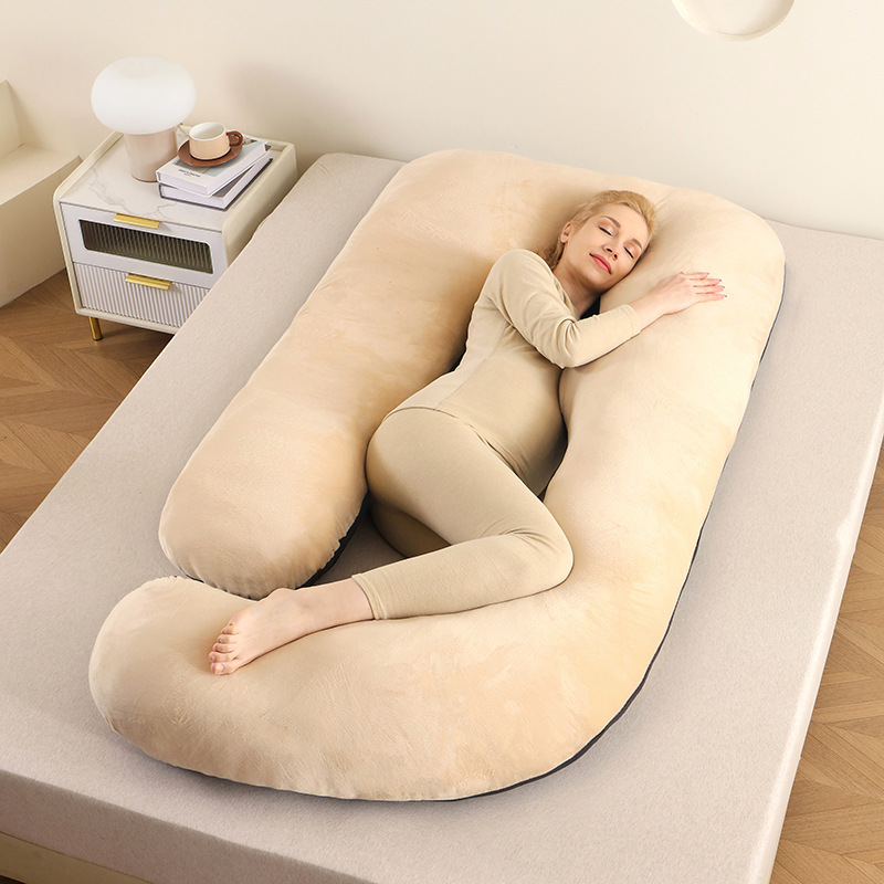 검정색이 섞인 밝은 노란색