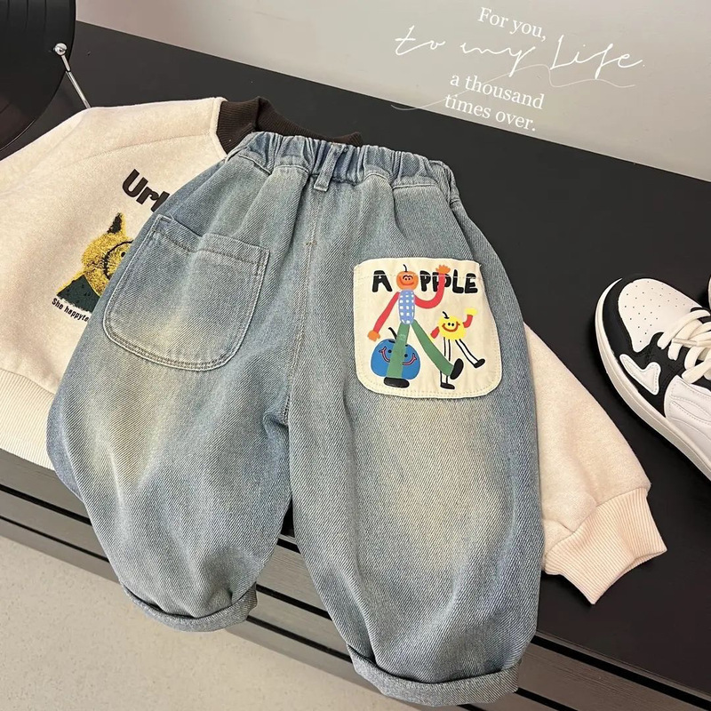 Children's Jeans Spring and Autumn Style 26 New Children's Spring Fashionable Outerwear Heart Print Baby Girl Spring Pants Children's Jeans Spring and Autumn Style 26 New Children's Spring Fashionable Outerwear Heart Print Baby Girl Spring Pants