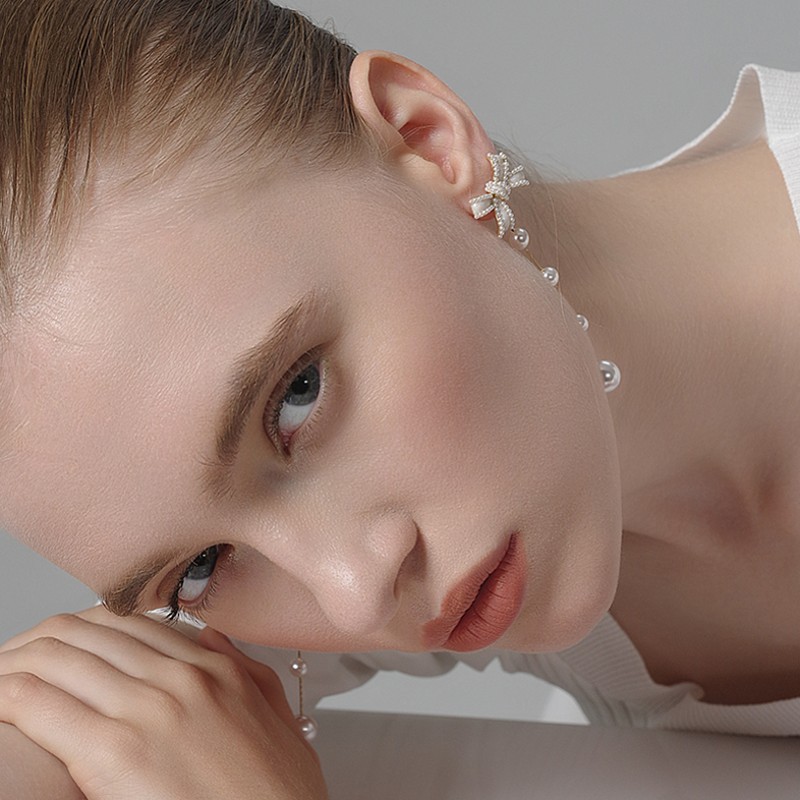 2021 New High-end Atmosphere Long Two-wear Dripping Retro Bow Pearl Earrings display picture 4