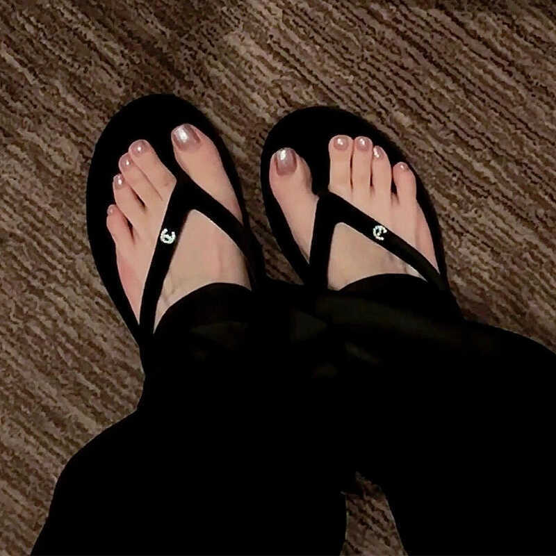 Xiaoxiangfeng flip-flops 24S velvet rhinestone buckle clip-on beach sandals and slippers women's outdoor flat summer new