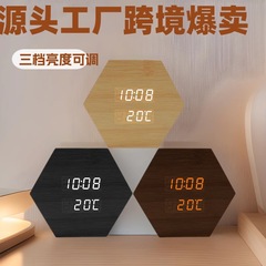 木目調LED多機能目覚まし時計、3つのアラーム、3段階の明るさ調整可能なベッドサイドクロック（海外ホテル客室用）