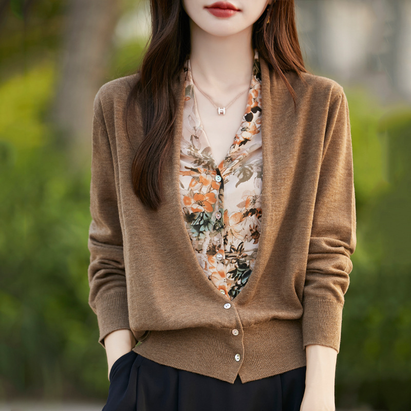 French-Style High-End National Style Faux Two-Piece Knitted Cardigan for Women, Ink Painting V-Neck Spliced Thin Wool Knit Top