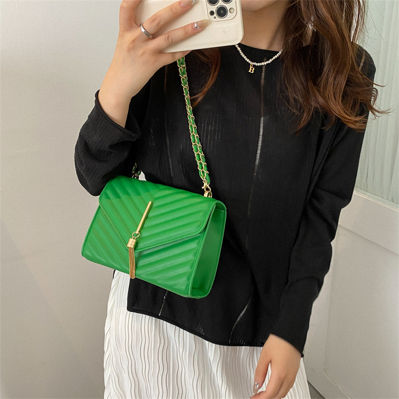 Women's Medium Pu Leather Solid Color Fashion Square Flip Cover Crossbody Bag display picture 3