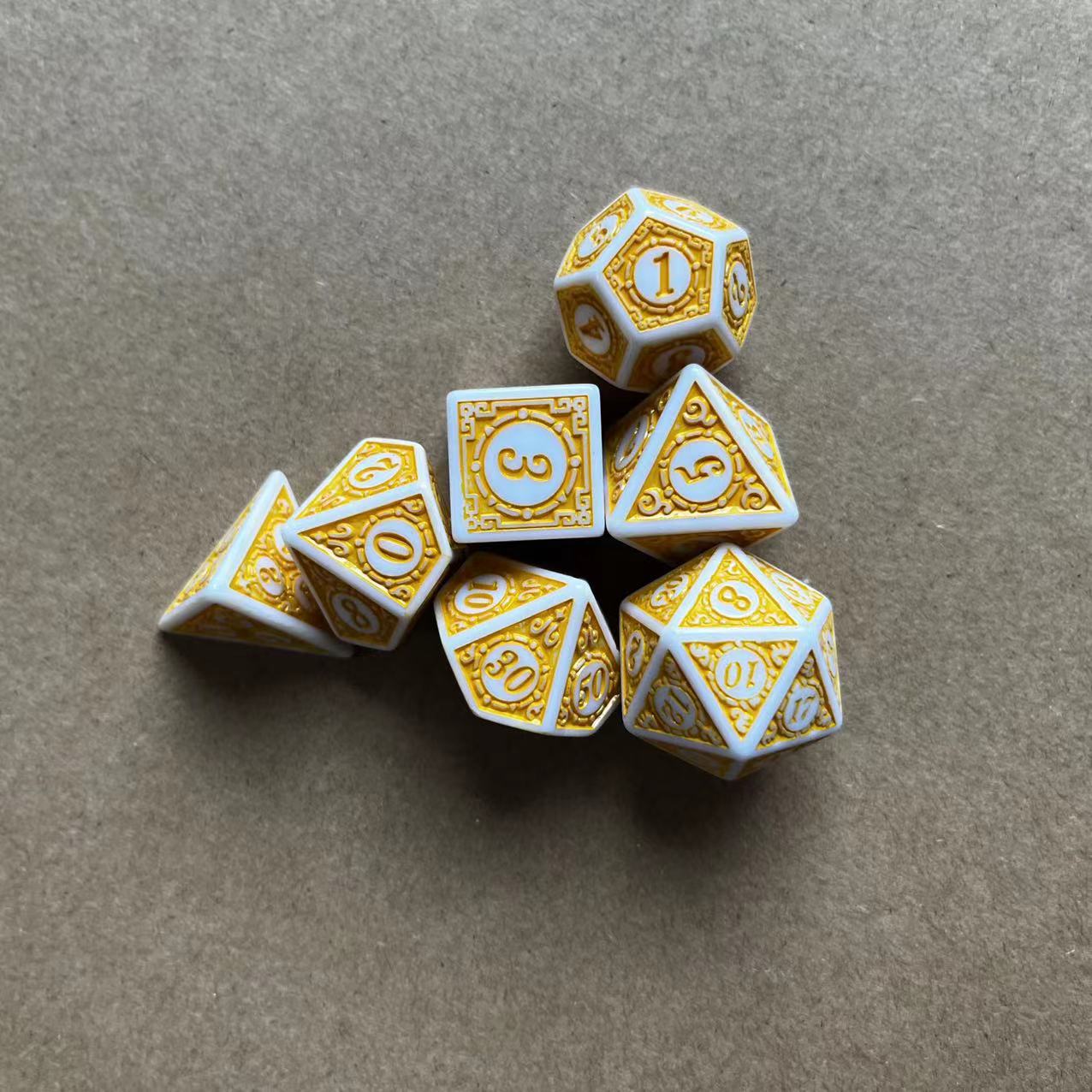 七个一套复杂图案白色 点黄油2