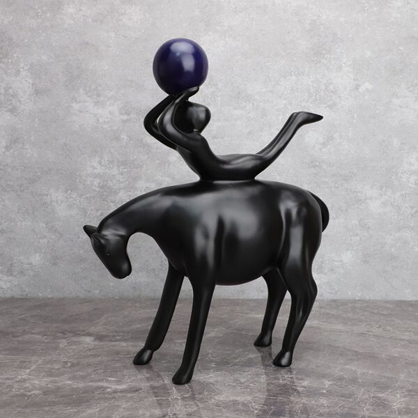 European -style creative resin riding beef cow red gold and blue…