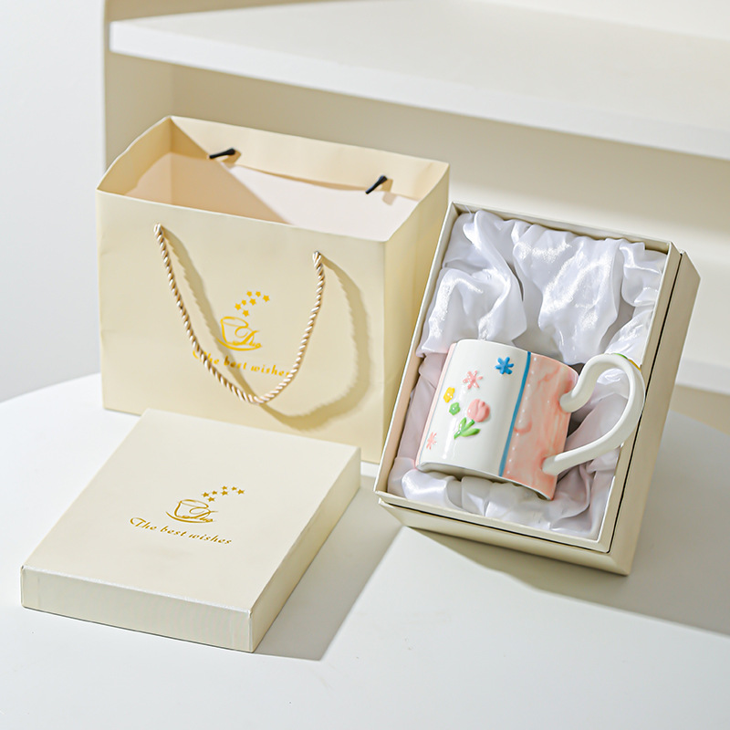 Taza de flores de cerámica para el hogar, taza de mano femenina de alto valor, taza de desayuno, taza de leche de corazón de niña, taza de agua, color bajo vidriado