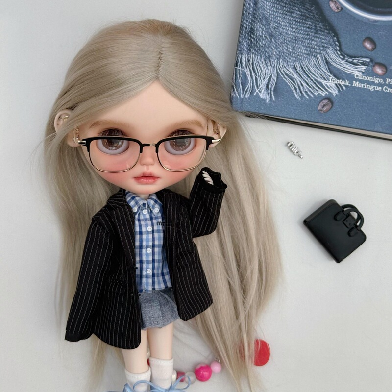 Little Sister Xiaobu Doll Wig, Fake Hair, Milk Gold Color, Middle-Parted Long Straight Hair, Soft High-Temperature Fiber, Can Be Modified for Hair Customization