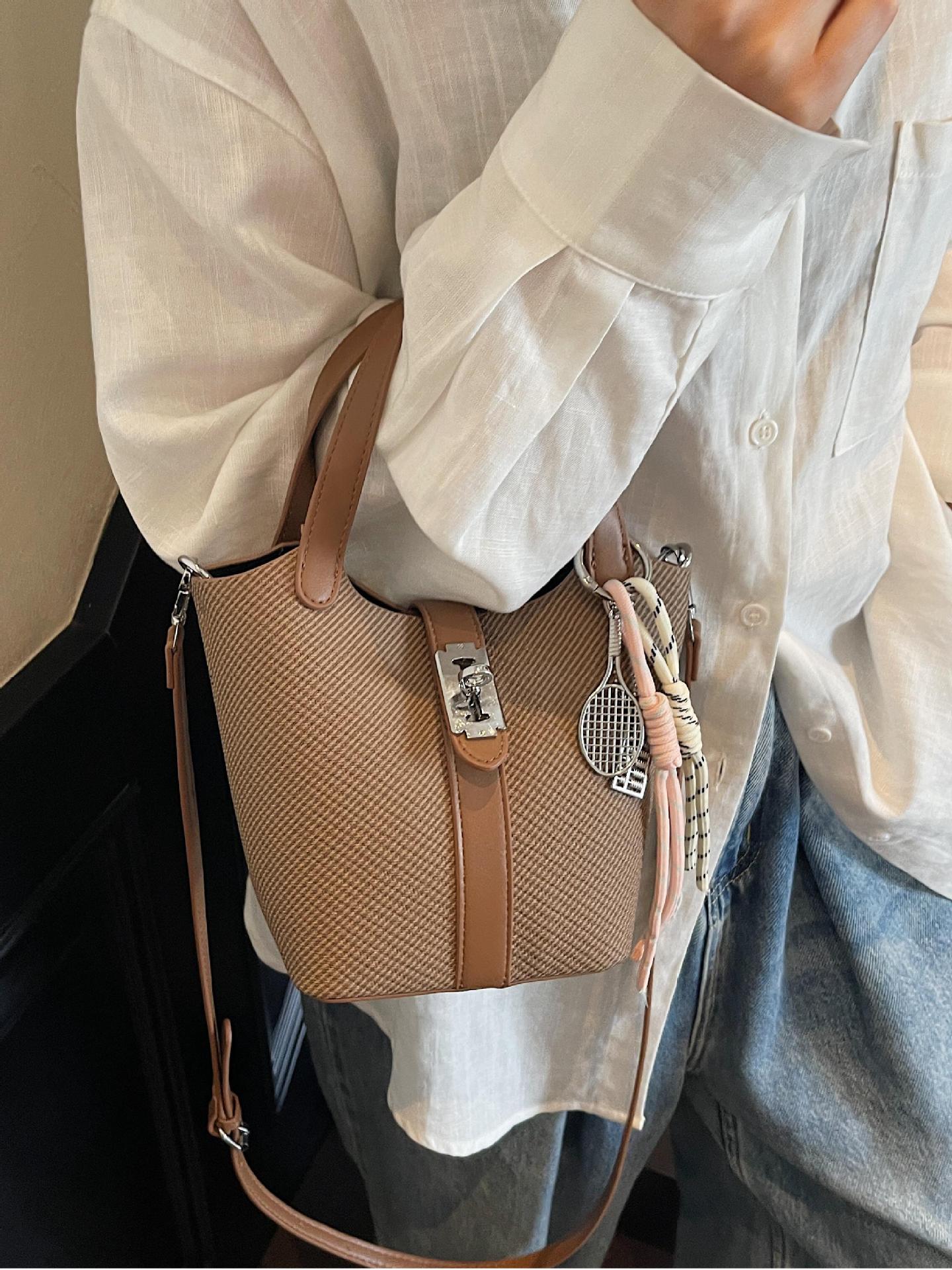 Bolso de cubo de estilo explosivo de mano de comercio exterior para mujer 2025 nuevo bolso de hombro casual de todo fósforo bolso de mensajero de estilo coreano