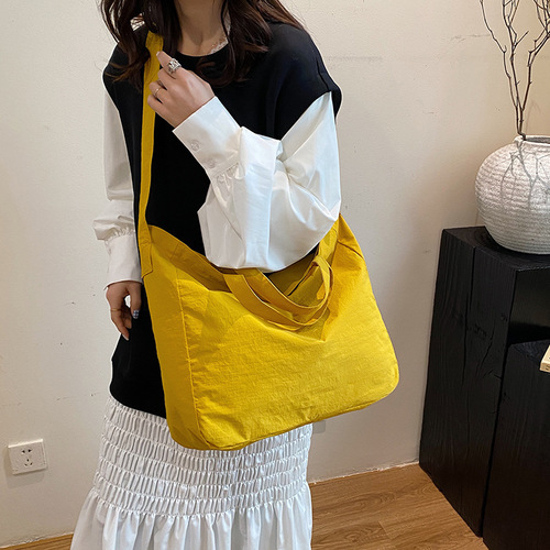 2024 new simple and light canvas handbag large capacity casual all-match single-shoulder cross-slung tote bag for women