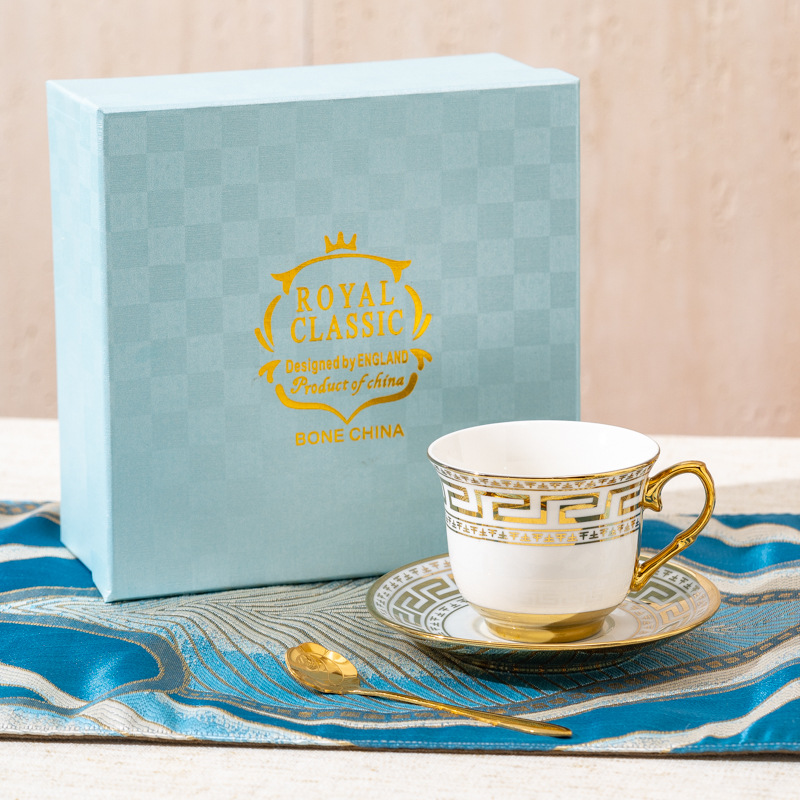 Taza de café de cerámica de estilo europeo, taza de café de Phnom Penh, taza de té de lujo ligera, salón de belleza doméstico, taza de té de alto valor, plato de flores