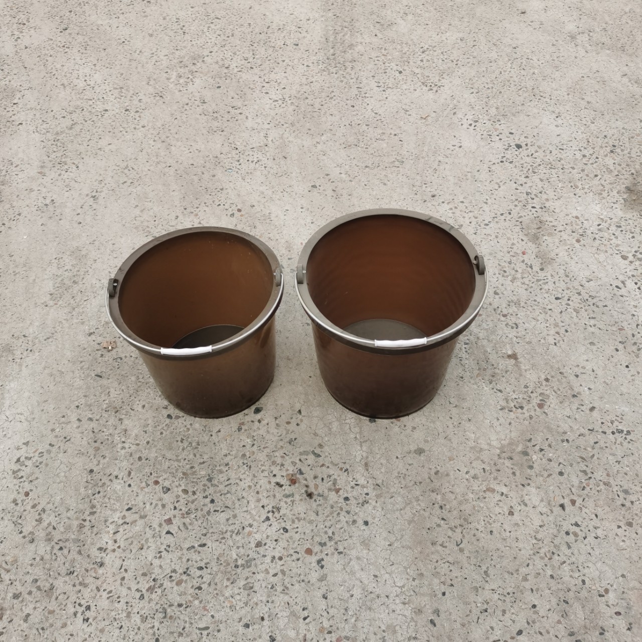 橡胶提桶耐摔耐用水泥灰桶塑料桶建筑工地熟胶砂浆桶加厚牛筋桶