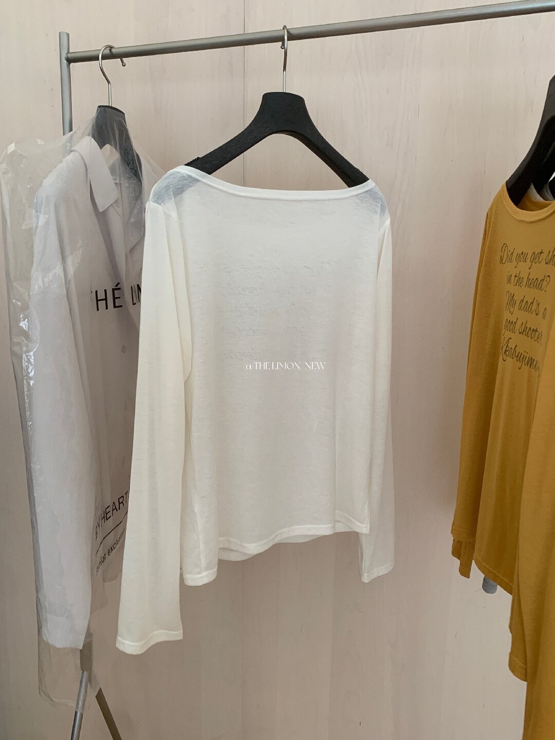 Áo thun nữ tay dài cổ tròn in chữ, phong cách Hàn Quốc, chất liệu cotton thoáng mát — màu đen, màu trắng, màu xám, màu vàng chi tiết 81