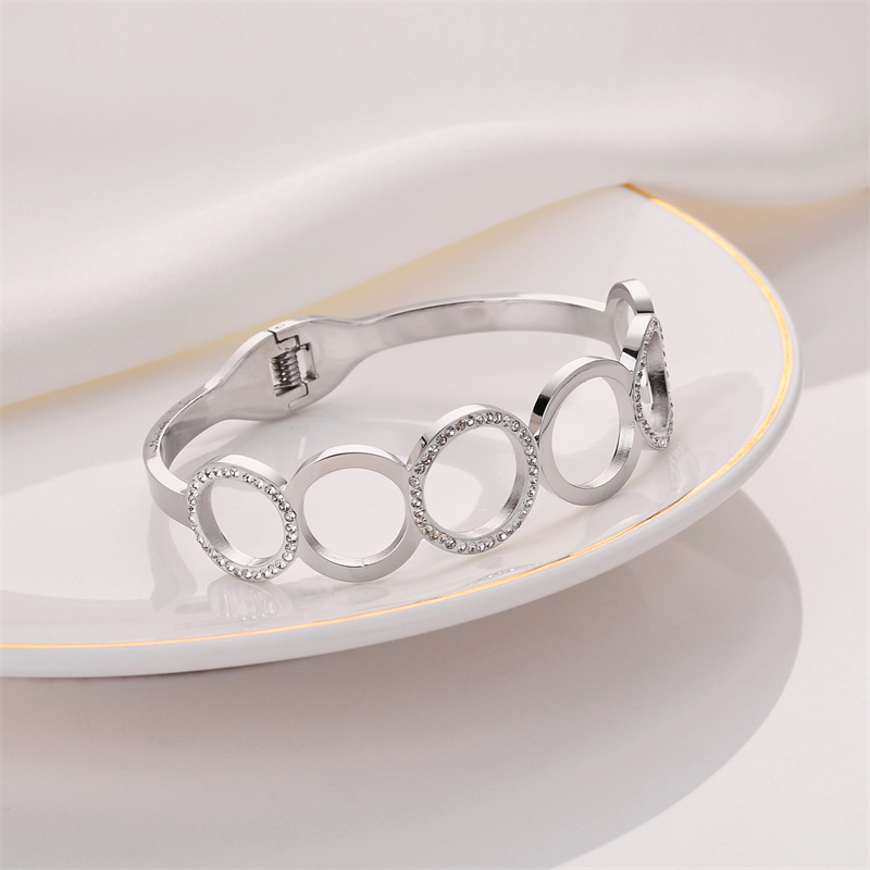 Circle Pattern Women'S Gender Fashion Circle Titanium Steel Plating Hollow Out Inlay Zircon Bangle 1 Piece