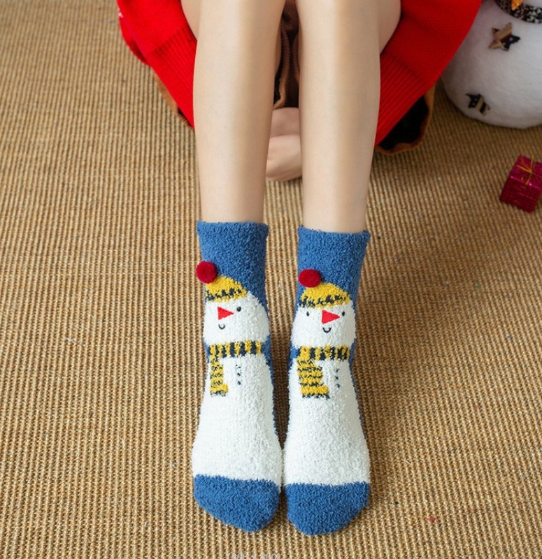 日本のクリスマスの屋台の靴下の刺繍の立体的な家庭のサンゴの綿毛の漫画の厚いタオルの床の半分の綿毛の女性の靴下|undefined