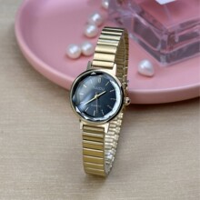 ��Բ����ڸִ�Ůʿ�ֱ����м�Լ����ֱ����ɫ�����������Ů��
