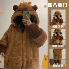 ネットの赤い漫画のカピバラの長いタイプのパジャマのスーツの保温のサンゴの絨毯の寝衣の学生の冬の部屋の服
