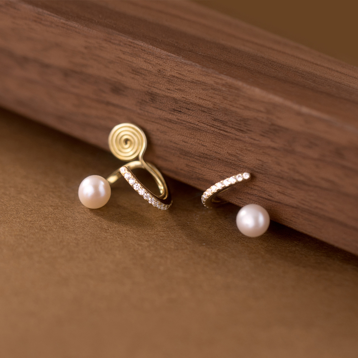 Eloch s925 plata simple perforación círculo de perla temperamento sin agujeros de orejas pequeñas orejas frescas clips de hueso de orejas mujeres M02460